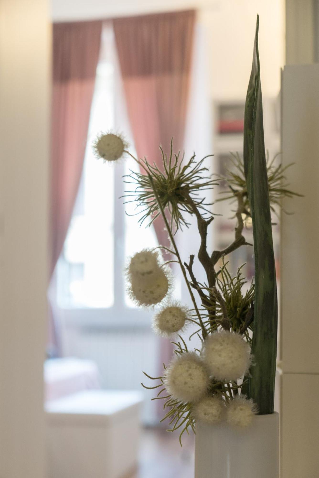 Charming Milanese Aparment Milão Exterior foto