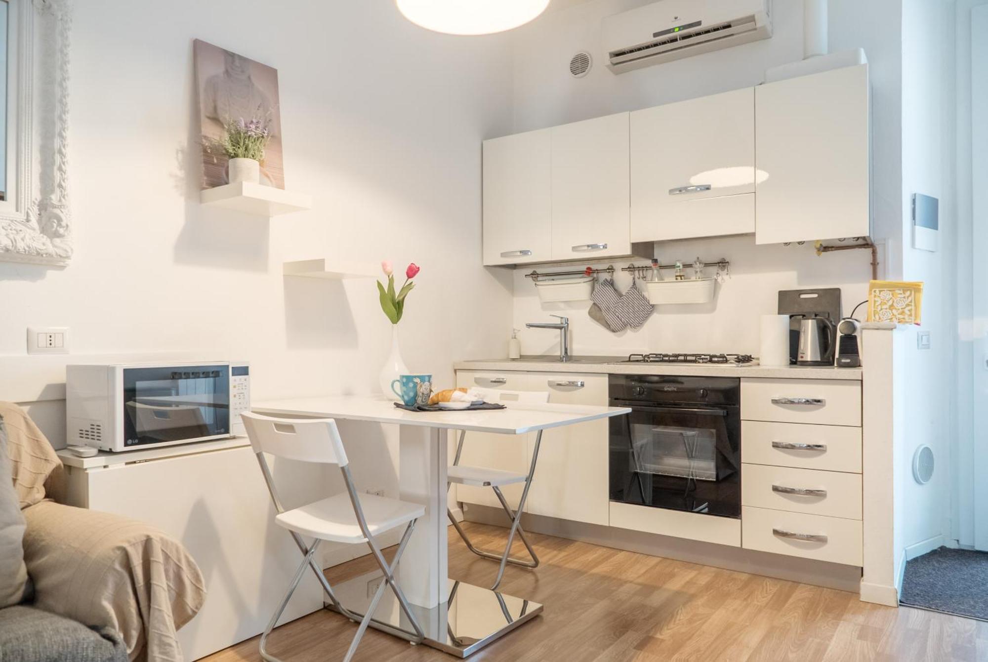 Charming Milanese Aparment Milão Exterior foto