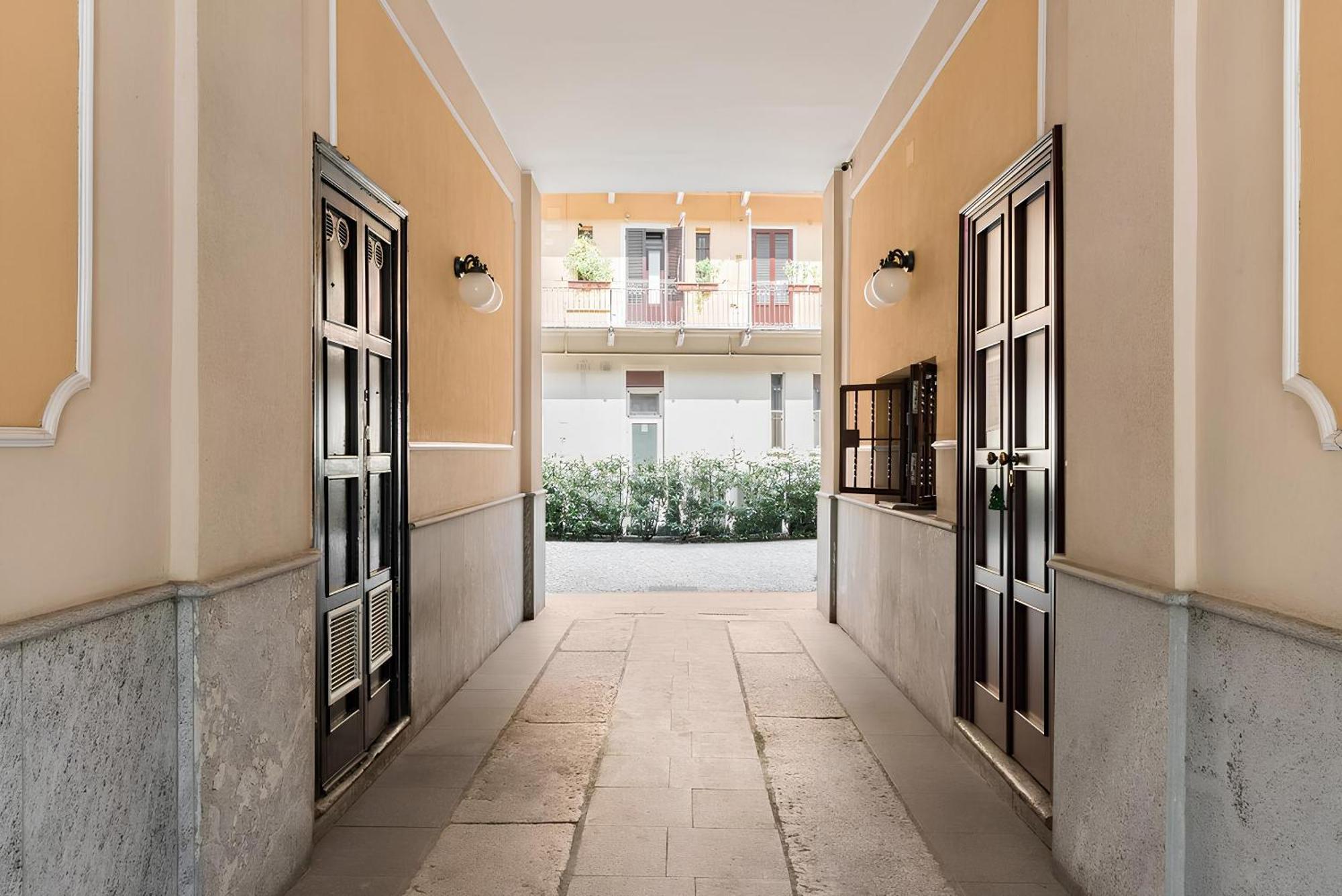Charming Milanese Aparment Milão Exterior foto
